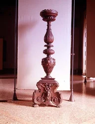 Torchère, una di una coppia